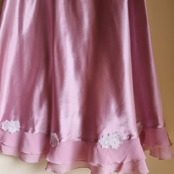Ladies Satin nightgown ruffled sleeveless. US Medium size. - Picture 9 of 13